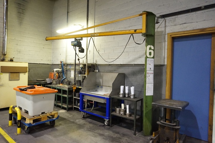 125kg Jib Crane with 125kg Demag Hoist