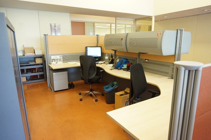 (4) x Desks with Over Hanging