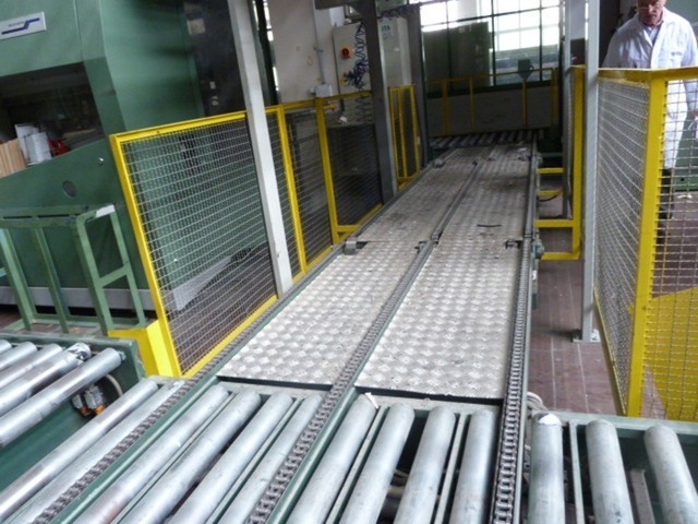 20m Run of Motorised Roller Conveyor