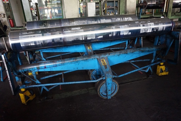 (2) x Manual Post Press Cylinder Trolleys