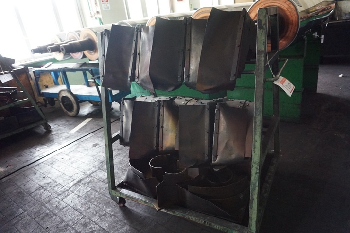 (7) x Portable Racks with Cylinder End Covers