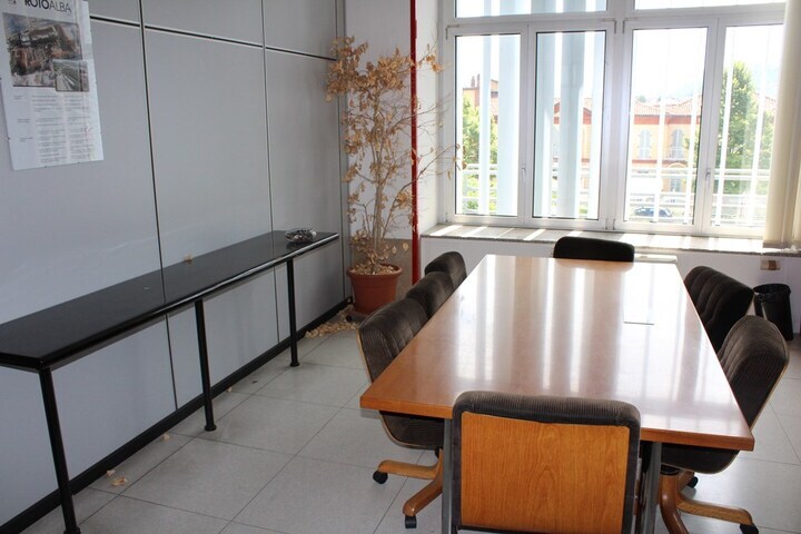 Contents of Small Meeting Room