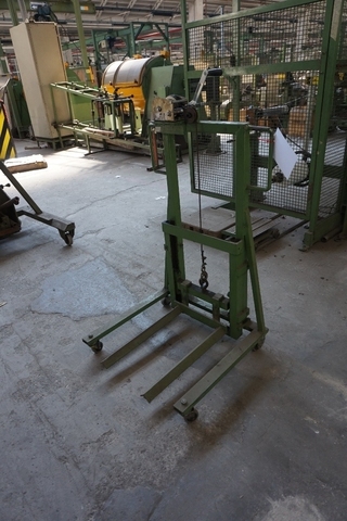 Cable Reel Lifter