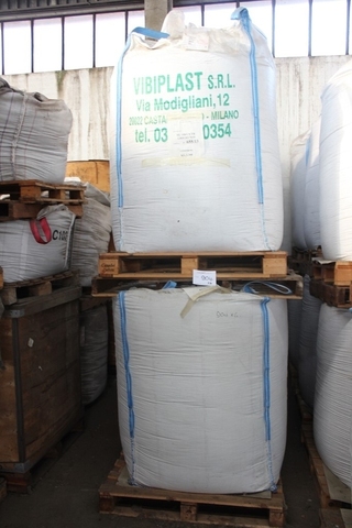 7800 kg of Plastic Material HL 108/CS/TB Color Grey 7035