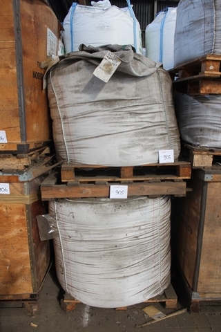 1286 kg of Plastic Material BZ 70 Color Cristal