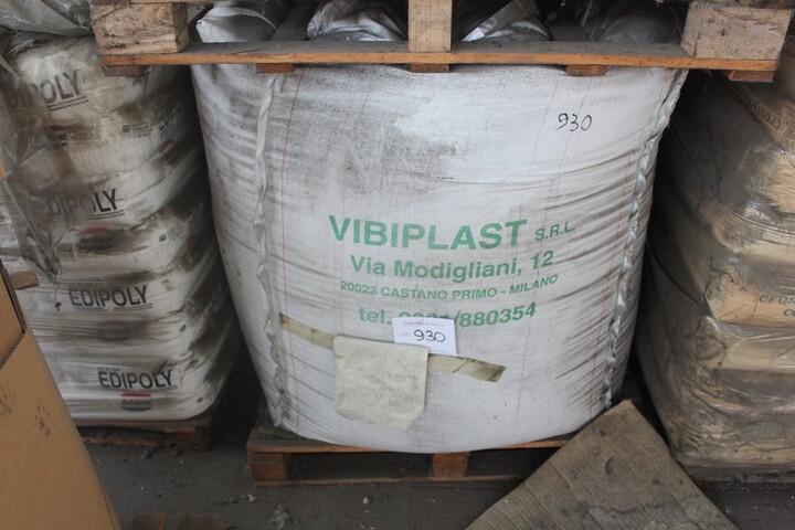 1000 kg of Plastic Material VB 22 (105°) Color Transparent