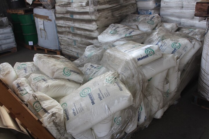 Approx. 1420 kg of Plastic Material HI FAX CA 10A