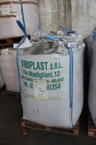 2600 kg of Plastics Material VB 33 Colour Red