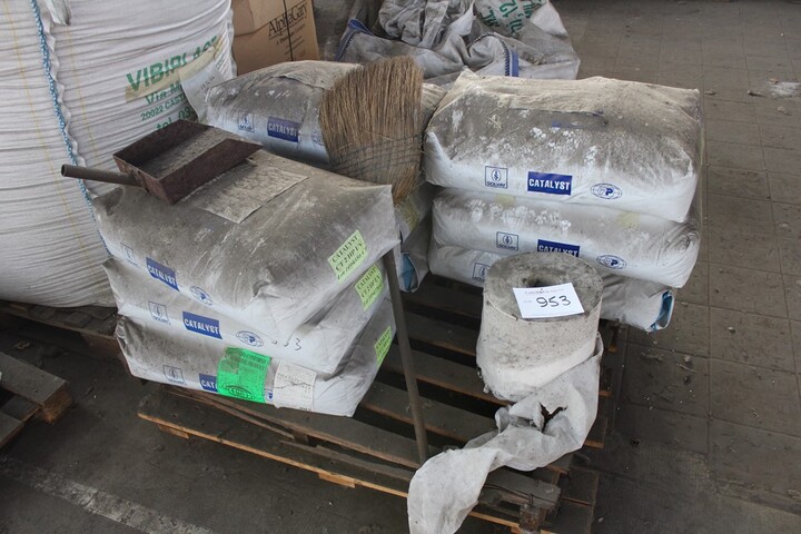 150 kg of Plastic Material CATALYST CT CT1 & 225 kg of CATALYST CT2 HP UV