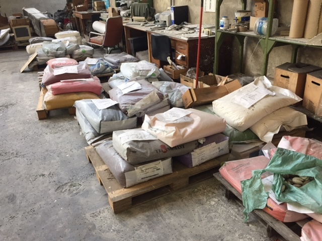 Approx 79 x 25kgs Bags of Clariant Masterbatch Colour Concentrate / Additive