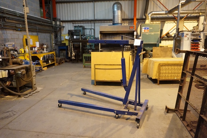 Lifting Gear 2000kg Portable Engine Hoist