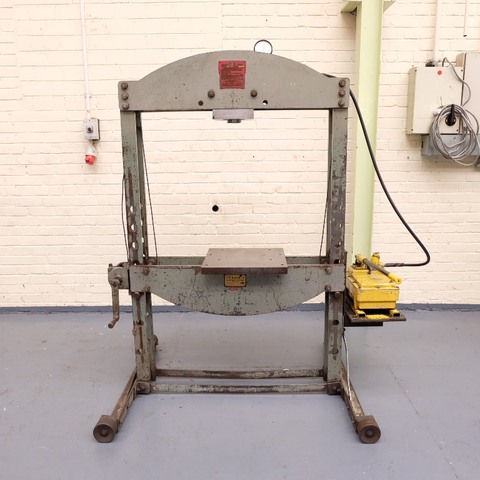 Churchill Model UG Garage Type Baring Press