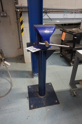 Record Vice No. 8 on stand