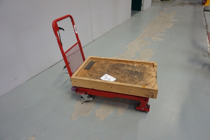 Clarke Strong Arm Hydraulic Tool Lift