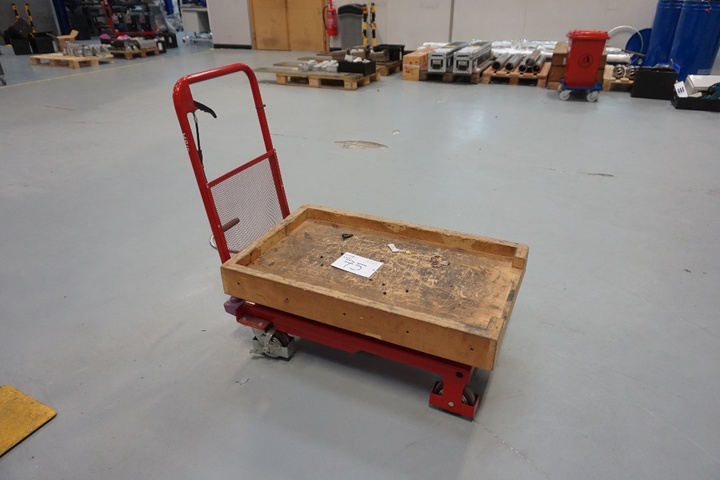 Clarke Strong Arm Hydraulic Tool Lift
