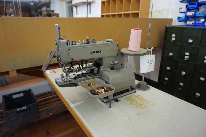 Juki MB-373 Chainstitch Button Sewing Machine