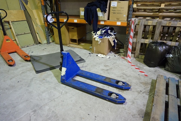 2500kg Pedestrian Pallet Truck