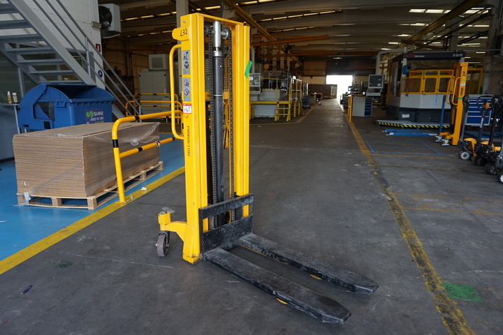 Pedestrian Hydraulic Lift