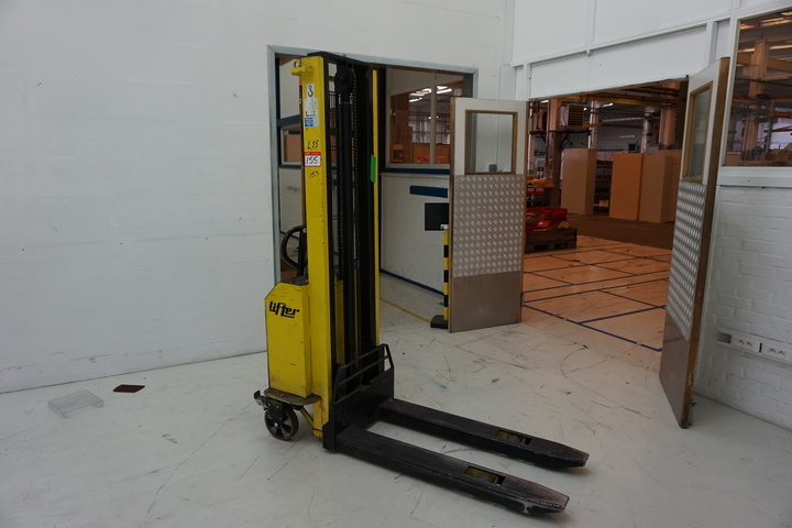 Pedestrian Battery Operated Hydraulic Lift