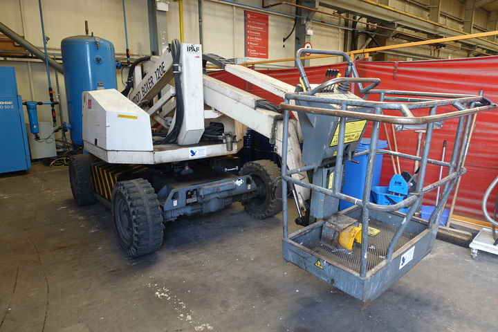 Simon Boxer Model 120E Cherry Picker Powered Access Working Platform