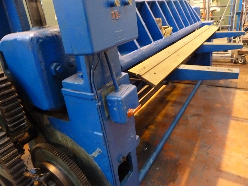 Frost Model 374, 2440 mm x 6 mm (8’ x ¼”), Power Operated Mechanical Driven Straight Folding  Machine
