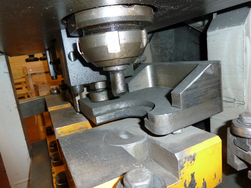 Kingsland Model 60P625 - 60Ton x 625mm Throat Triple Head Hydraulic Punching Machine