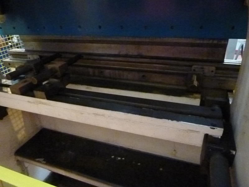 K & B Donewell 15-1300 , 15ton x 1300mm Over Bed Downstroke Hydraulic Press Brake