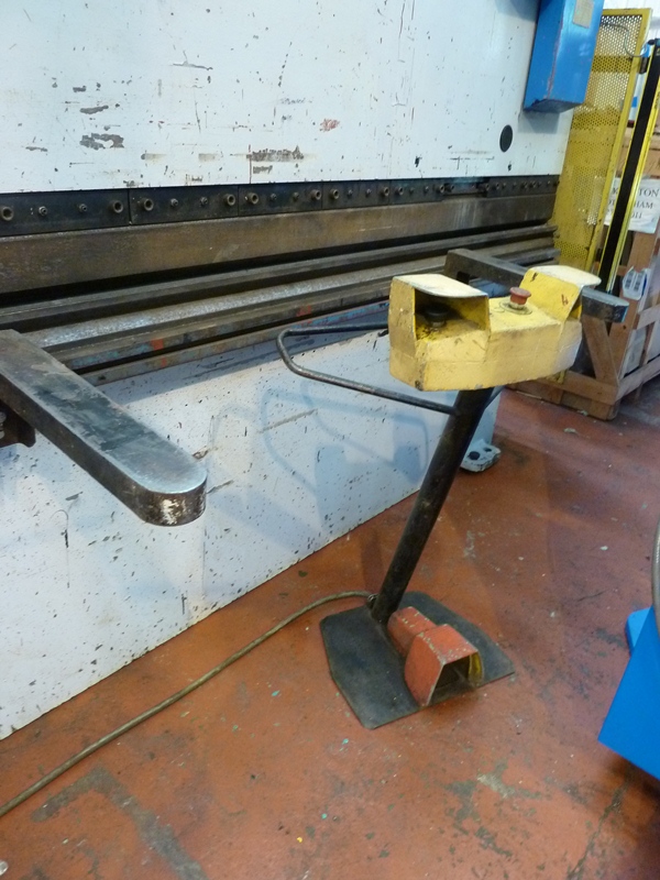 Durma HAP3080, 80 Ton x 3050 mm, Over bed downstroke hydraulic press brake