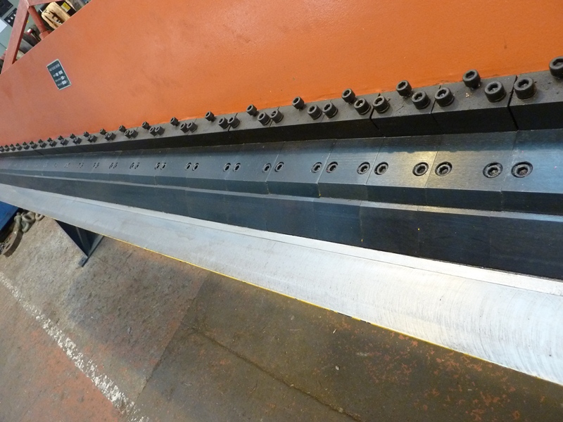 Carter  (Chinese) 3000 x 2mm Hand Operated Box & Pan Folding Machine