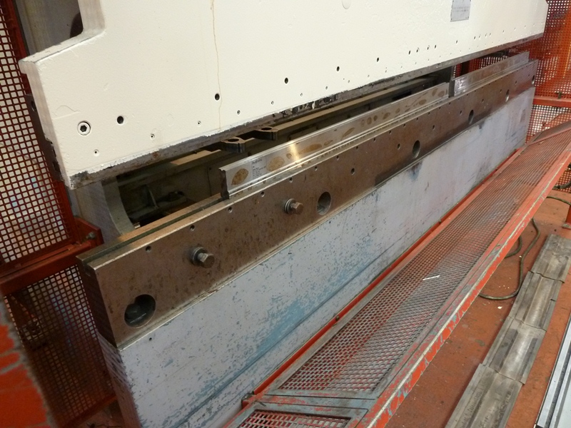 Edwards Pearson Model PR 60/25 – 60 Ton x 2550 mm, Over Bed Hydraulic Downstroke CNC Press Brake