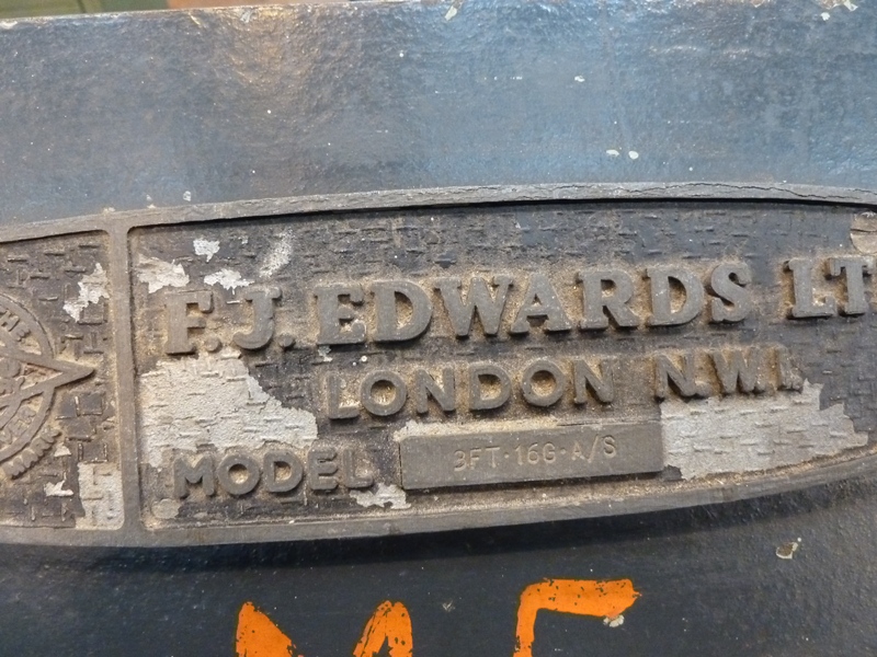 Edwards 1050 mm x 1.6 mm, Hand operated straight folding machine