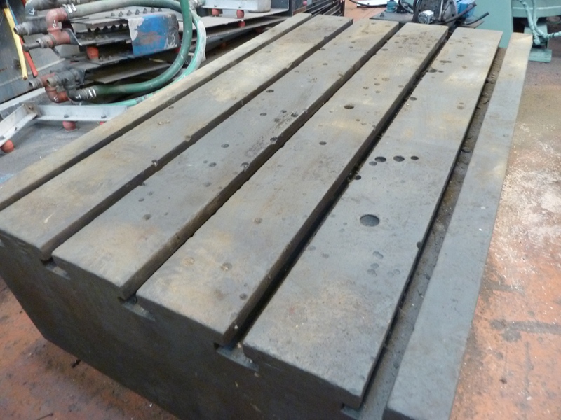 1850 x 1130 x 540mm High Tee Slotted Box Table