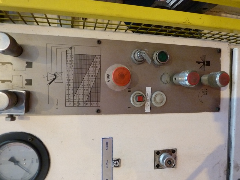 K & B Donewell 15-1300 , 15ton x 1300mm Over Bed Downstroke Hydraulic Press Brake