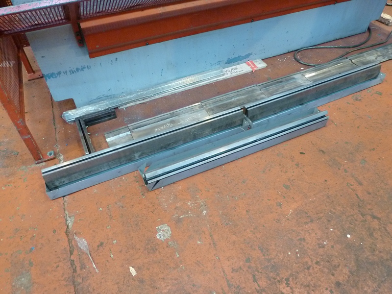 Edwards Pearson Model PR 60/25 – 60 Ton x 2550 mm, Over Bed Hydraulic Downstroke CNC Press Brake