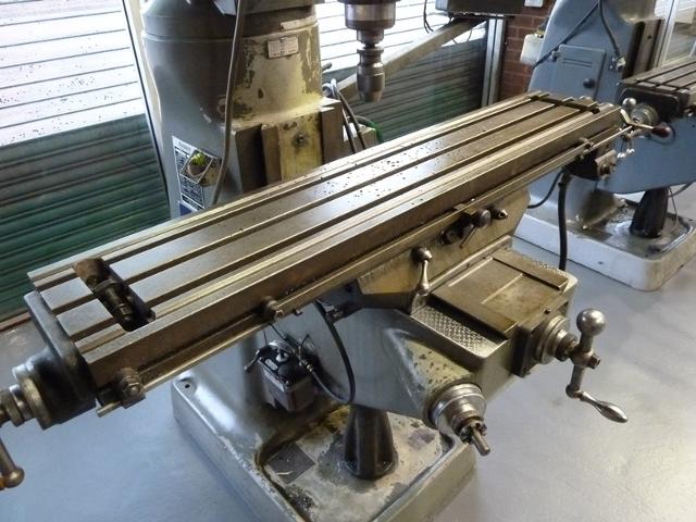 Bridgeport BR2J2 Turret Mill