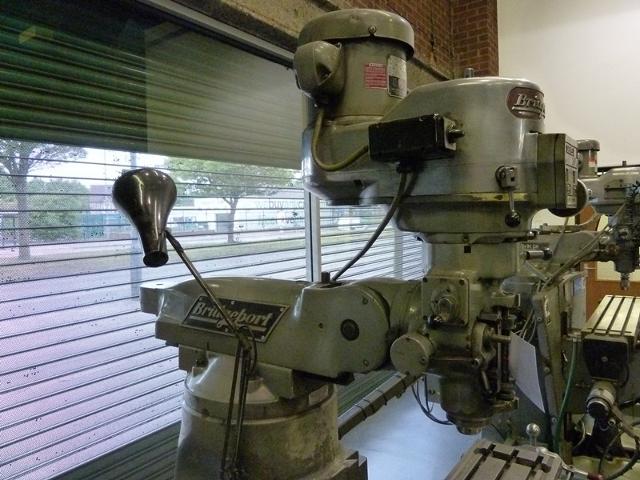 Bridgeport BR2J2 Turret Mill