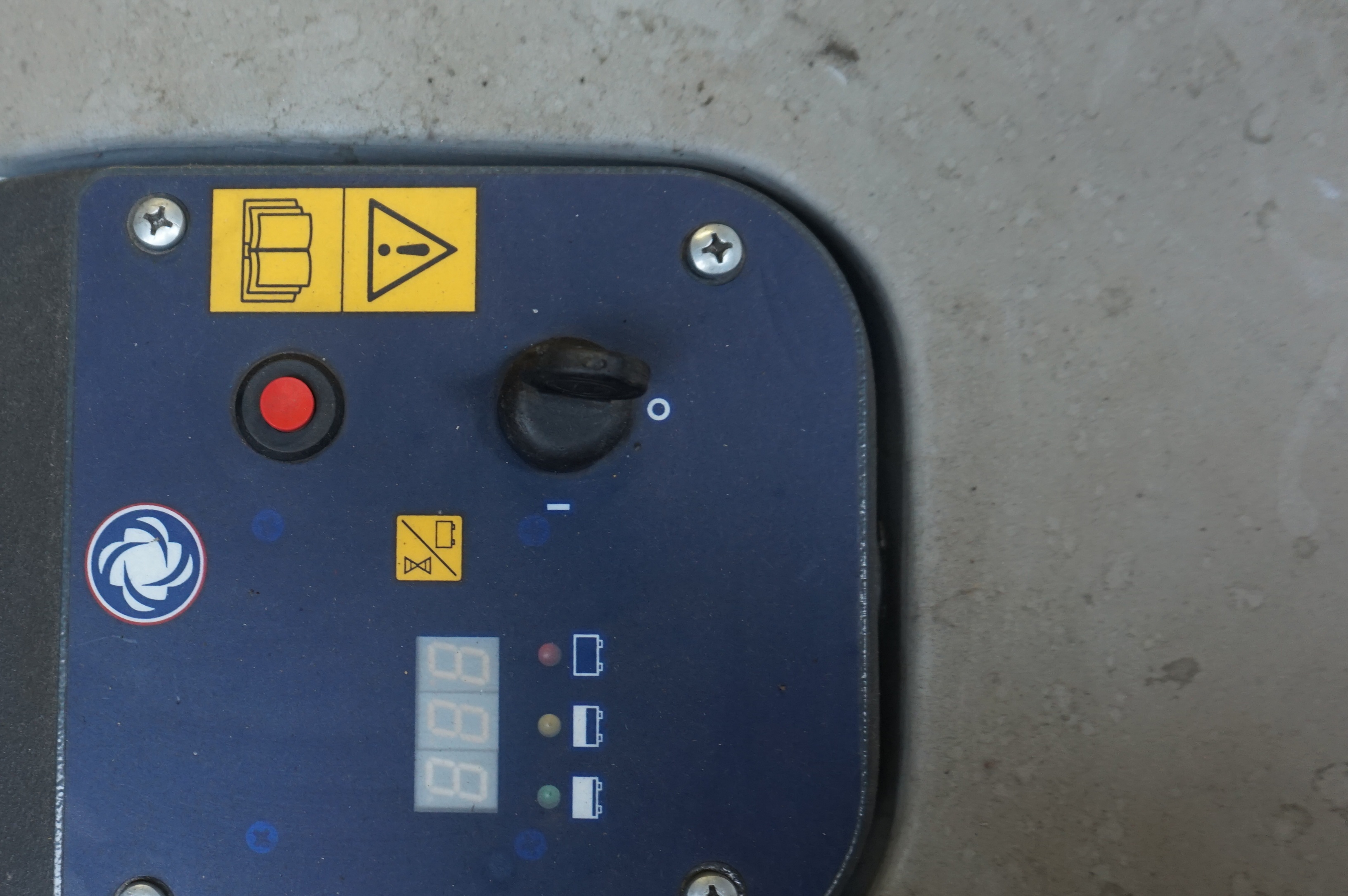 Nilfisk SW8505 Floor Sweeper