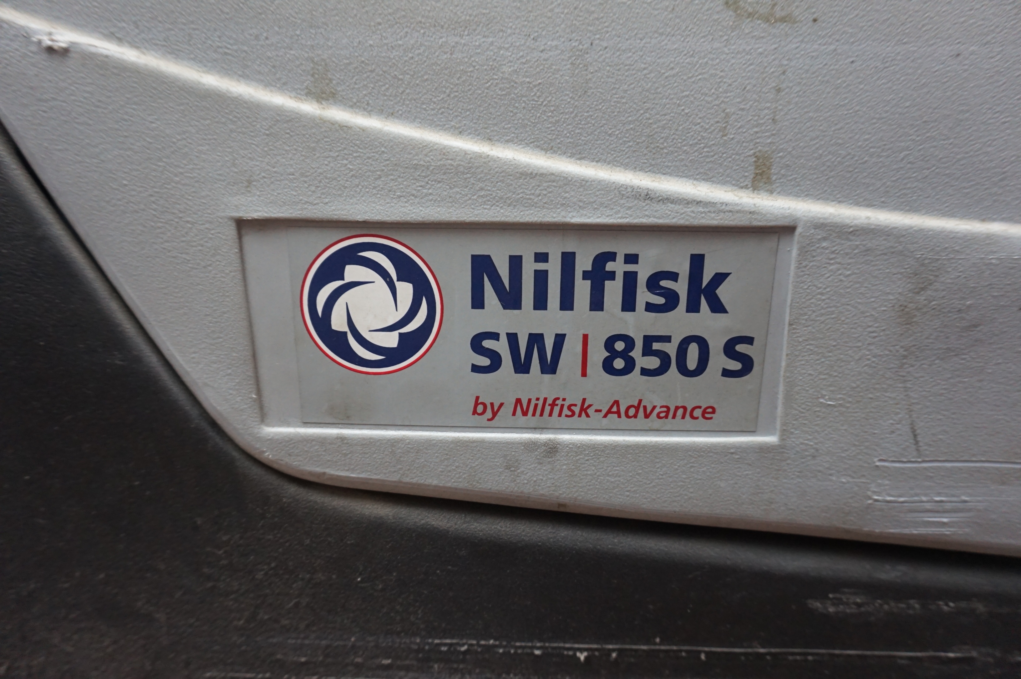 Nilfisk SW8505 Floor Sweeper