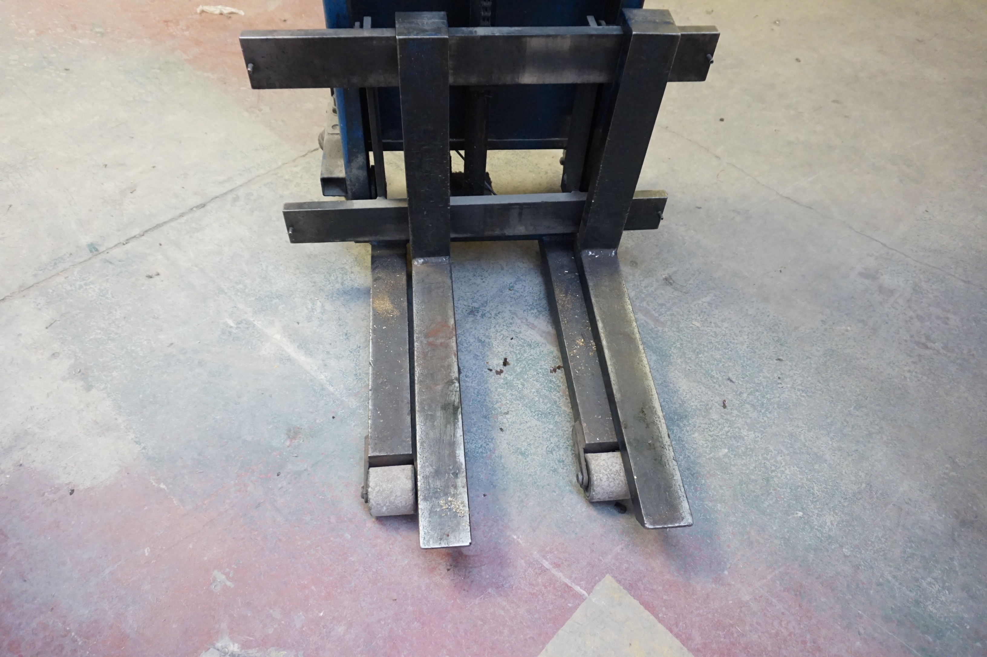 Mercian Pedestrian Tool Lift