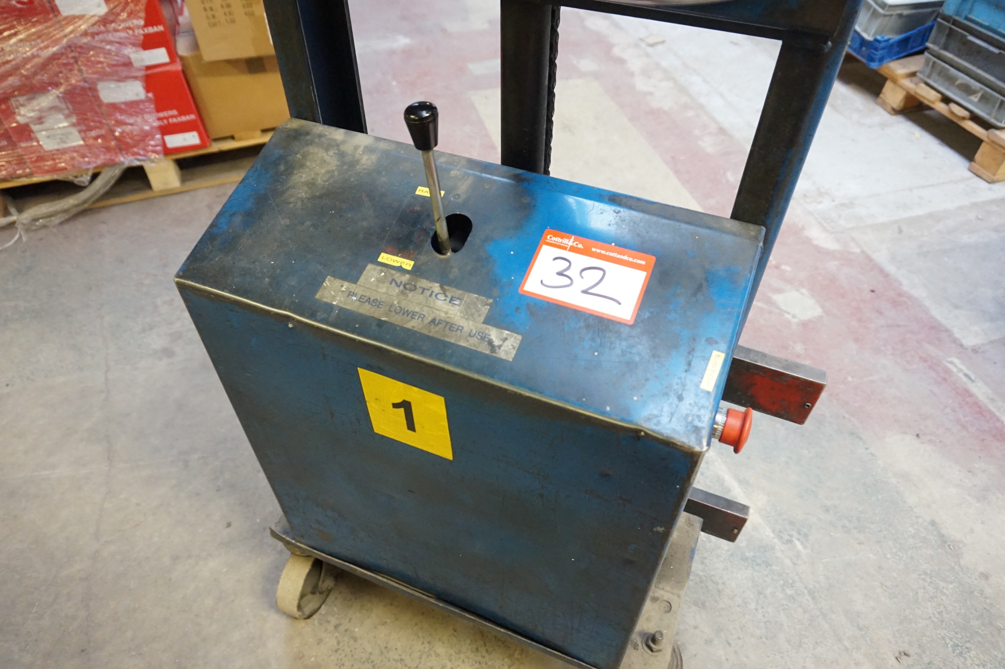 Mercian Pedestrian Tool Lift