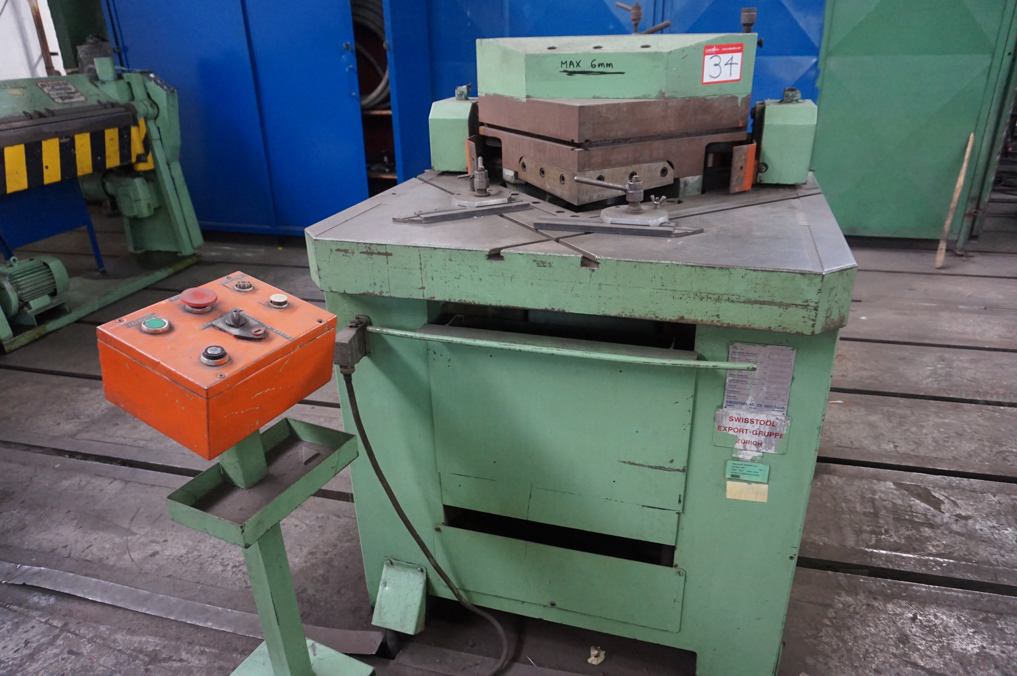 Swisstool KU450 Corner Knotcher/Punch