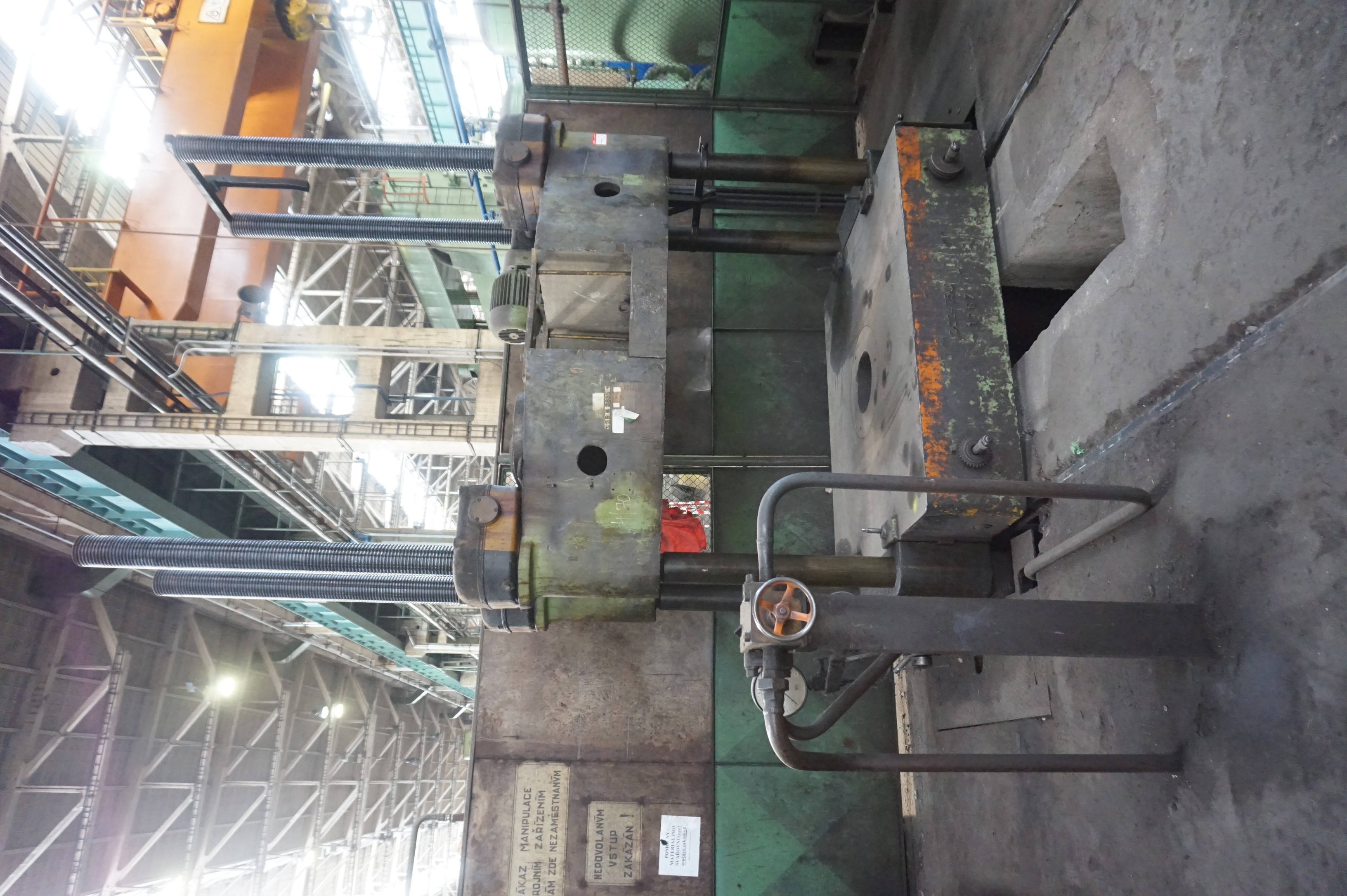 Hydraulic 4-Pillar Press