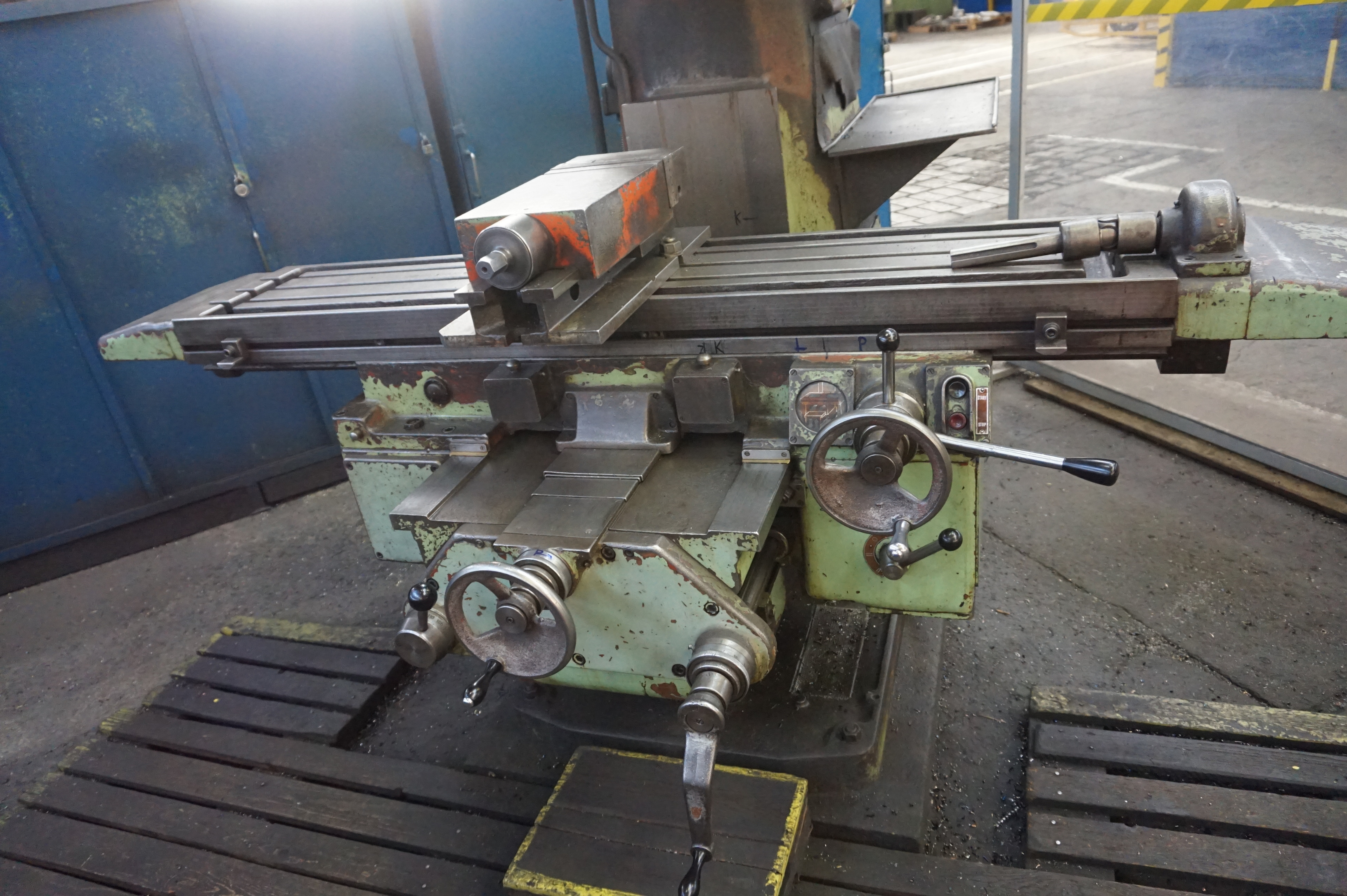 TOS VA4V Vertical Mill