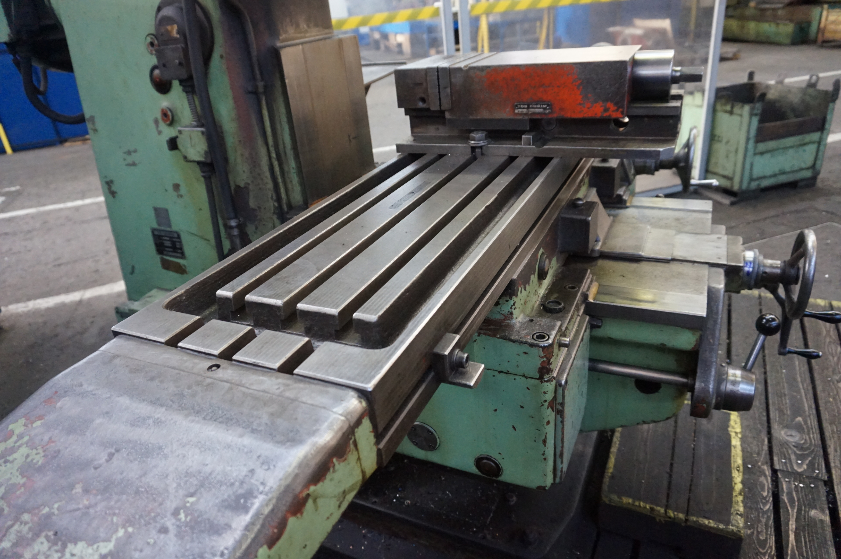 TOS VA4V Vertical Mill