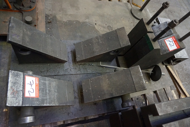 (4) V Blocks