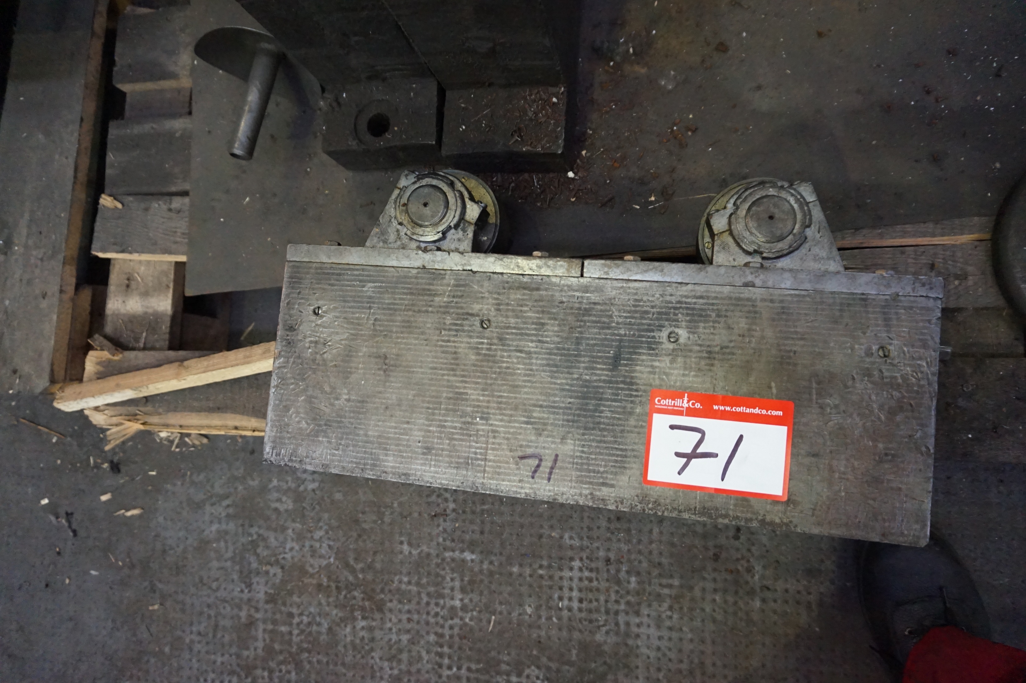 V Block with Chain Lock 1070mm and  Rotator