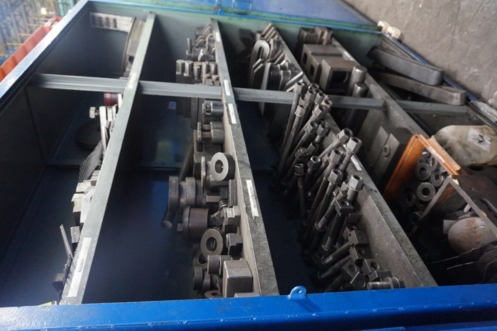 Cupboard with Clamping Sets