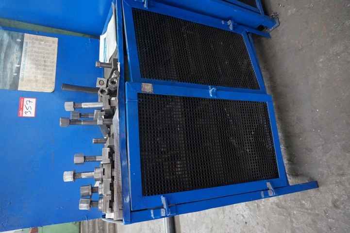 Cupboard with Clamping Sets