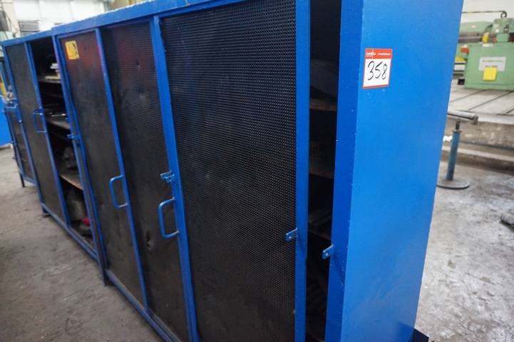 Cupboard with Clamping Sets