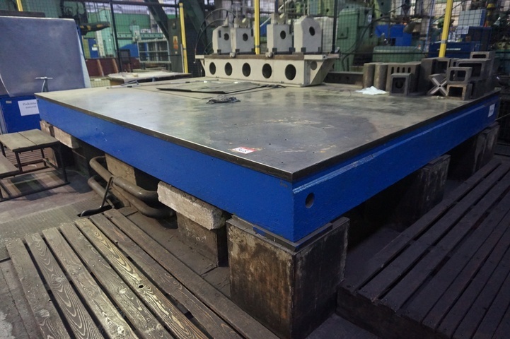 Heated Steel Table 4m x 3m